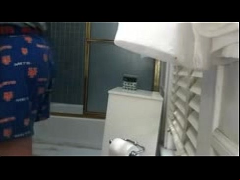 spying to sister in bathroom